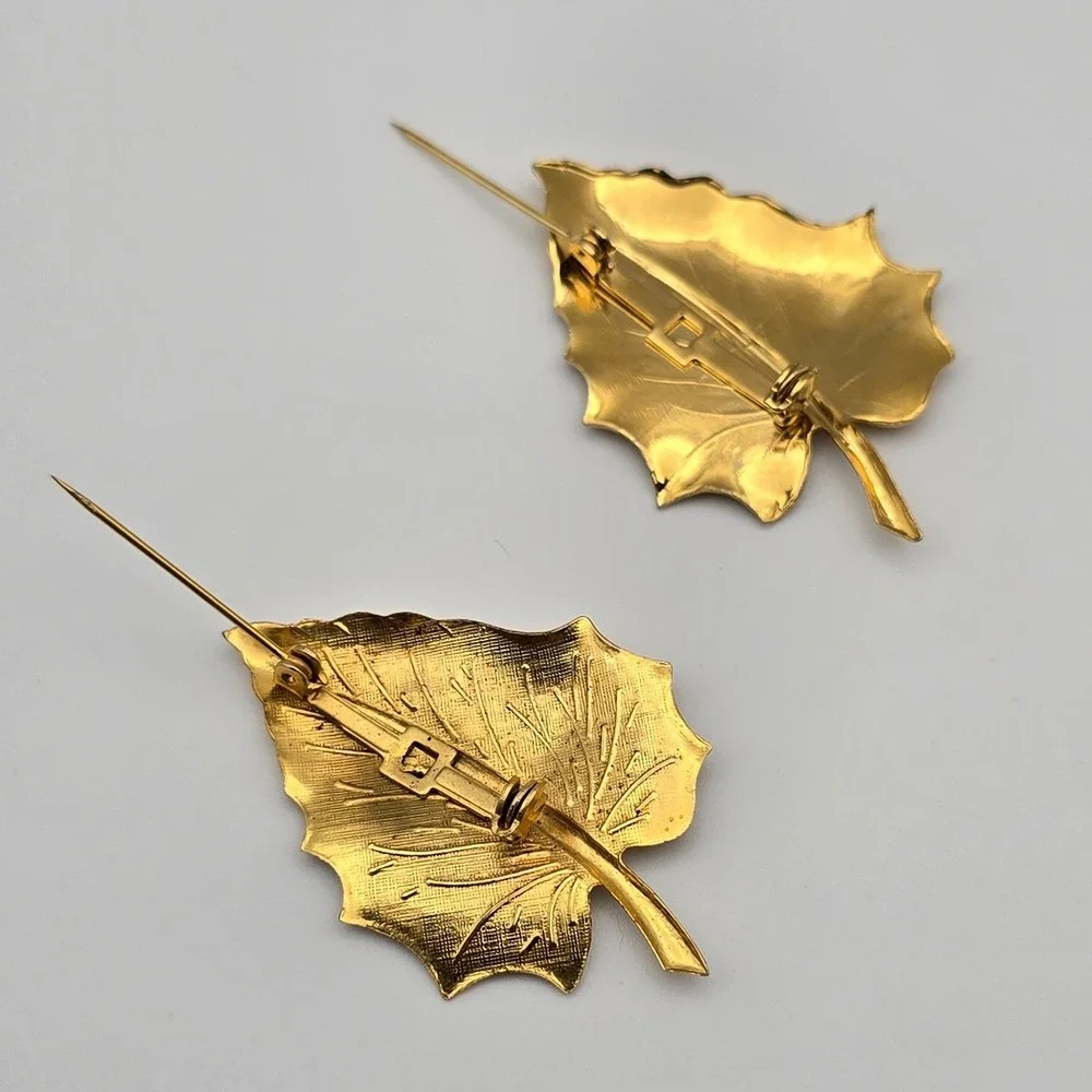 Vtg Lot of 2 Gold Tone‎ Leaf Brooches Set Dainty Nature Pin Casual Botanical